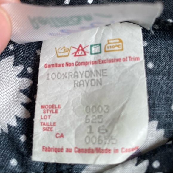 Vintage romper daisy print ruched sleeves button front 100 % Rayon - Picture 13 of 13